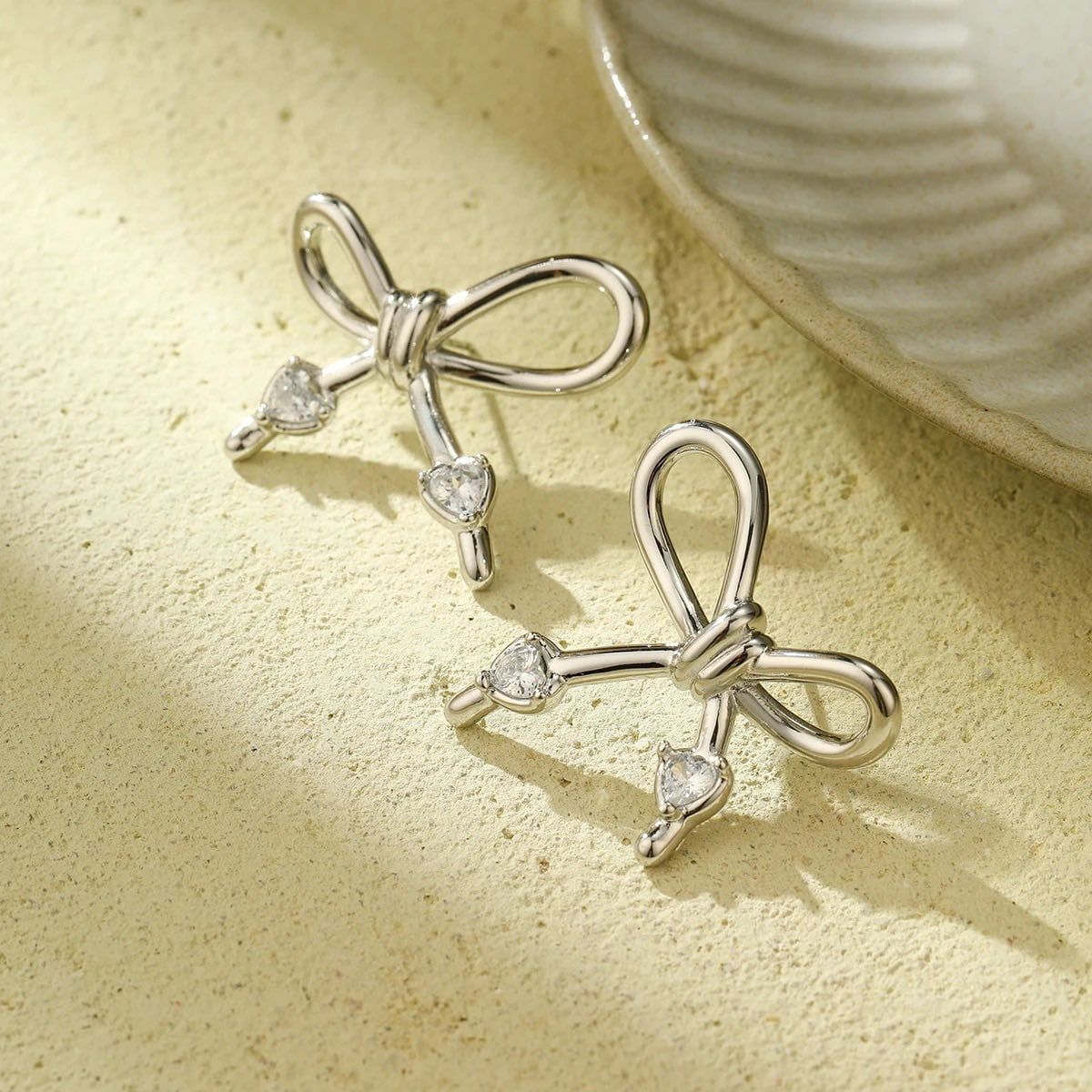 Ατσάλινα Σκουλαρίκια Φιόγκος με Πέτρες Stainless Steel Bow Earrings with Stones Χρυσό