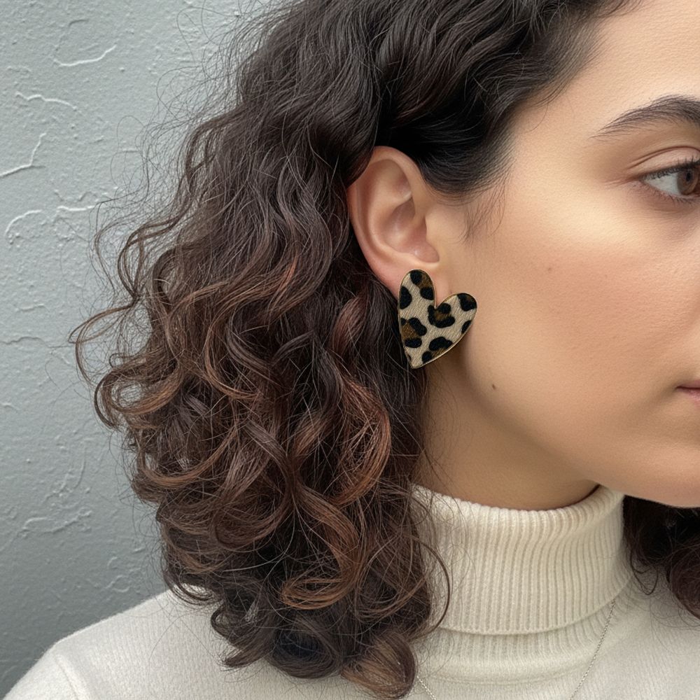 Ατσάλινα Σκουλαρίκια Καρδιά με Animal Print A69005
