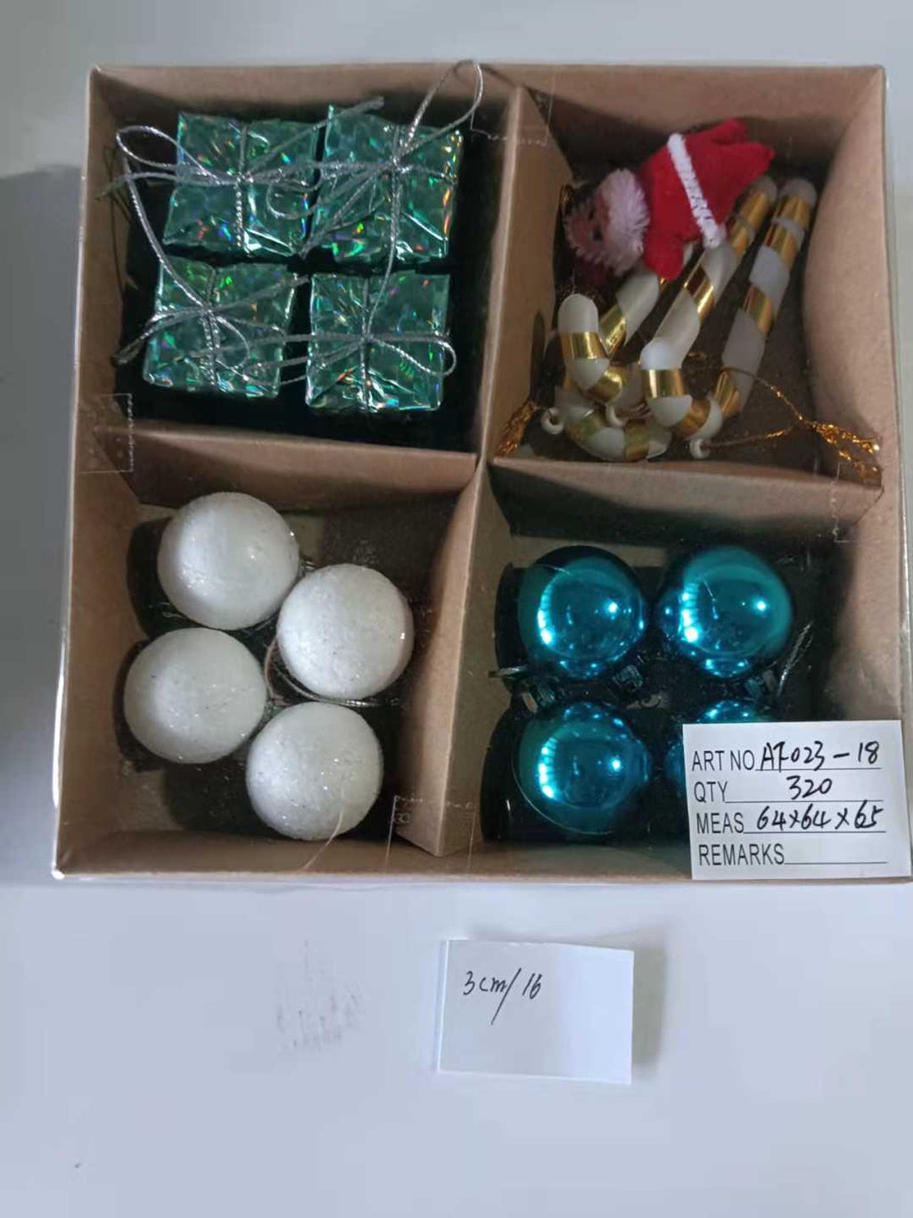 Σετ Χριστουγεννιάτικα στολίδια - 3cm - 16pcs - 023186